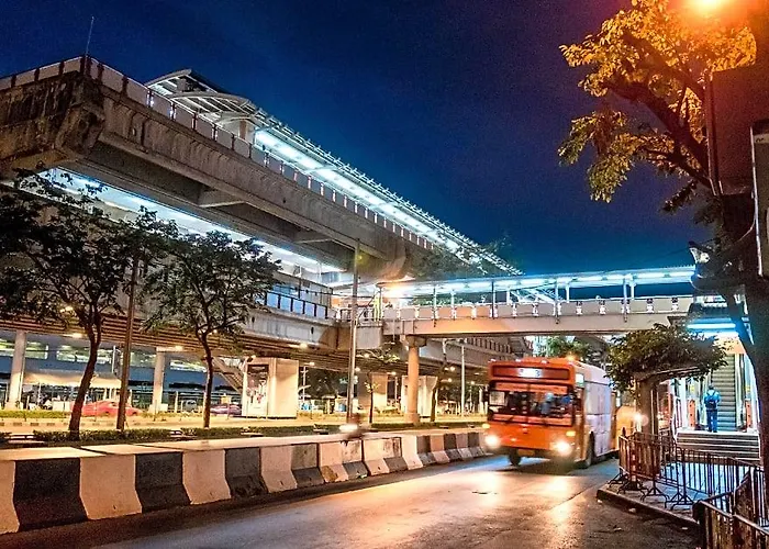 Suksawatdee665 /1-2min Walk To Bts Mrt ホテル
